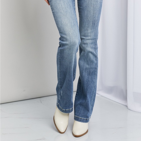 Judy Blue Distressed Pocket Jeans - Picture 4 of 6